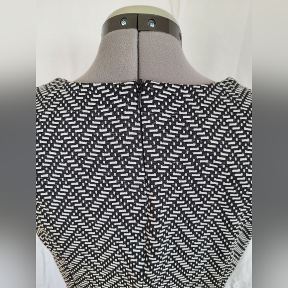 Black and white chevron knit dress size M - Picture 6 of 9